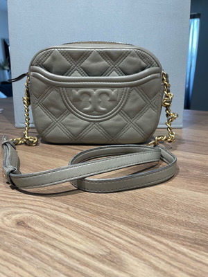 Tory Burch γκρι τσάντα crossbody με αλυσίδα, σε πολύ καλή κατάσταση