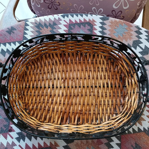 Fruit basket like new with hooks and iron details