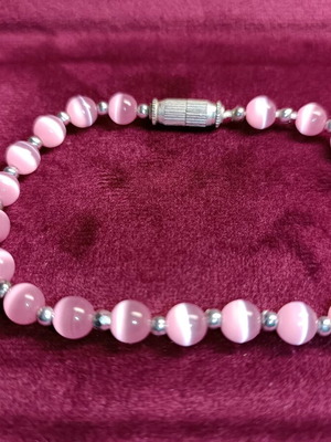 Bracelet with pink quartz used