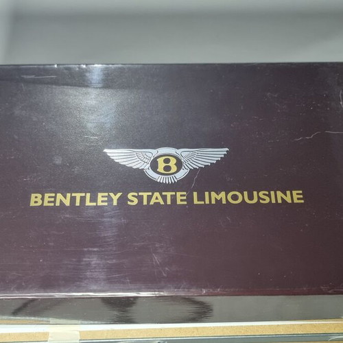 Minichamps Bentley State Limousine metal model Queen Elizabeth II 1:18 new