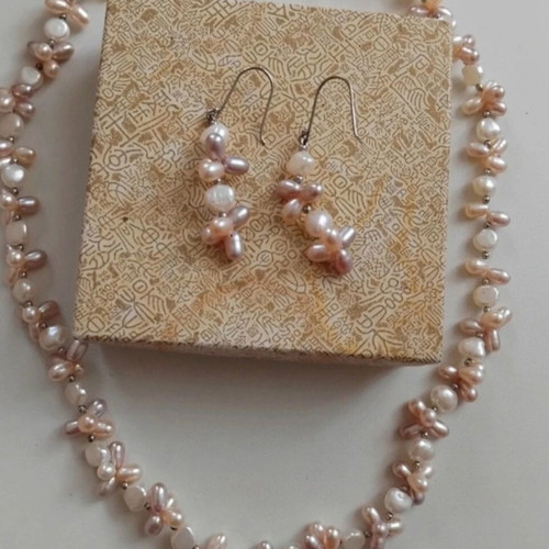 Jewelry set with pearls new, vintage, beige and pink