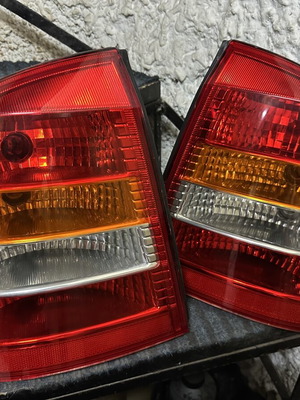 Σετ πίσω φανάρια Opel Astra Bertone '02