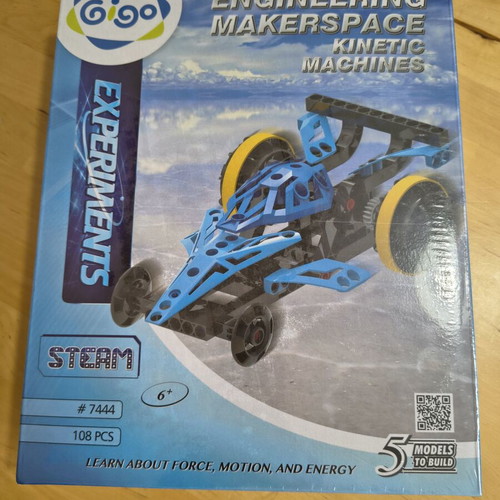 Kinetic Machines STEM toy with 5 models, new