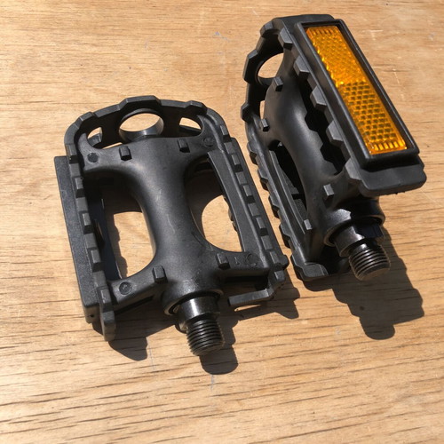 Vintage OnWard Pedals black with reflector, 9/16 axle, new