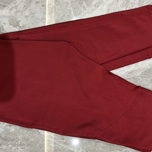 Burgundy fitness set with shaping leggings and lifting top