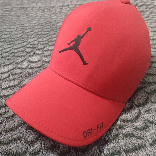 Jordan hat like new, red