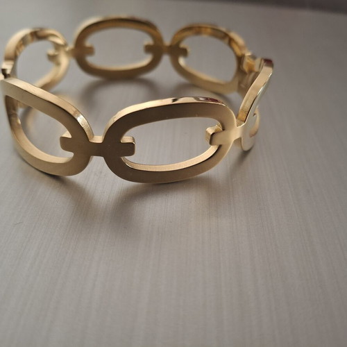 Steel bracelet gold color new, does not tarnish