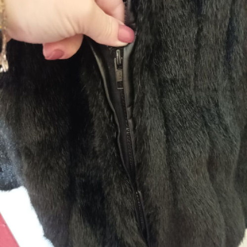 Women's black fur used one size with zipper and pockets