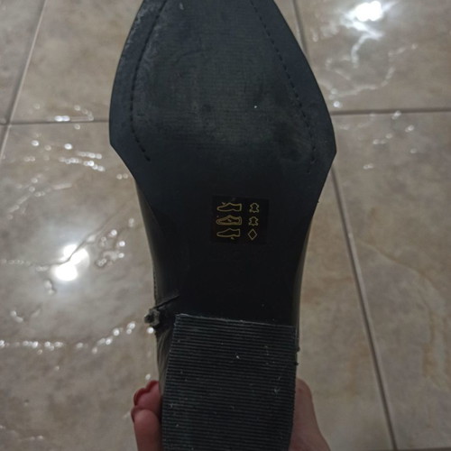 Bronx black leather ankle boots used with square heel size 39