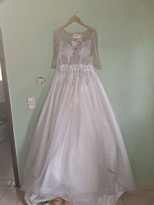 Wedding dress like new, white and beige, size S/M, needs back stitching