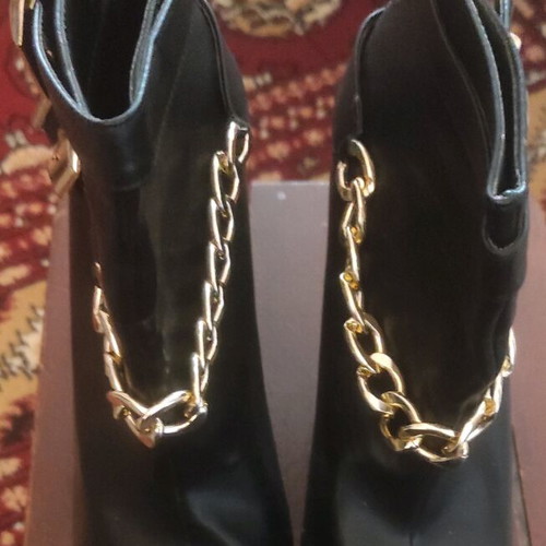 Ankle boots with high heel and platform like new, black