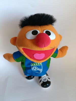 Sesame Street Ernie footballer with sound and movements 38 cm like new