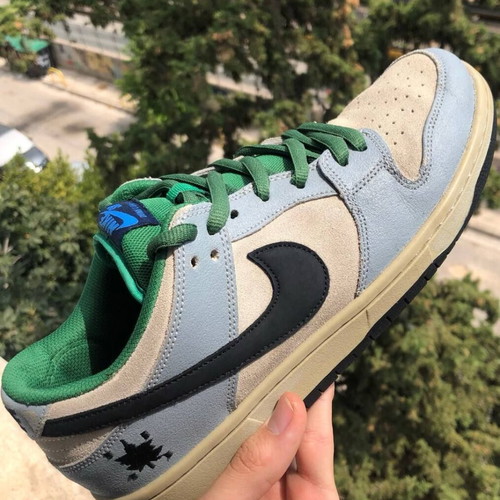 Nike SB Dunk Low Maple Leaf Central Park like new, size 41