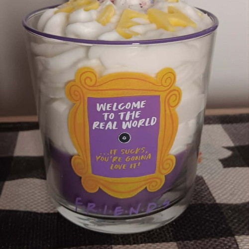 Handmade Friends candle 380 ml with salted caramel scent