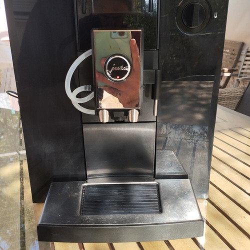 Jura F9 automatic espresso and cappuccino machine like new