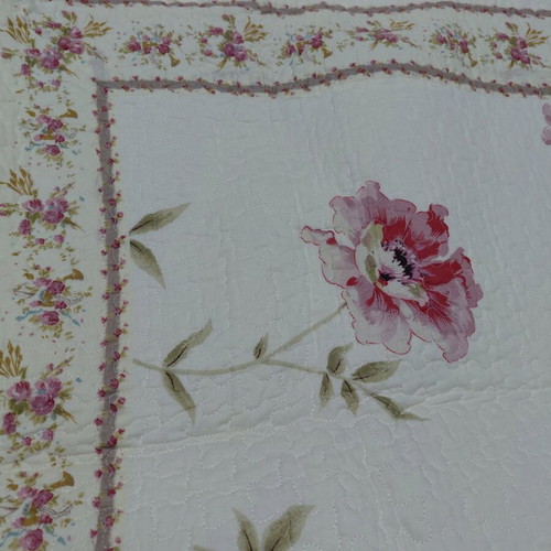 Light quilted double bed cover like new with 2 matching pillowcases