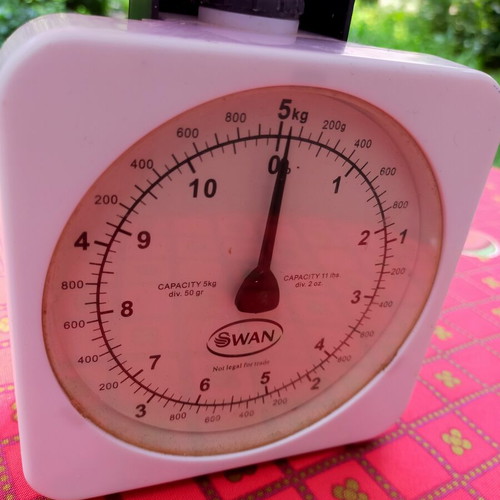 Kitchen scale used, white