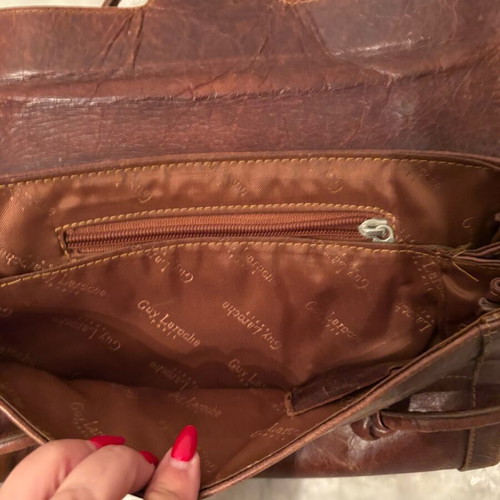Guy Laroche leather vintage shoulder bag used, cognac color