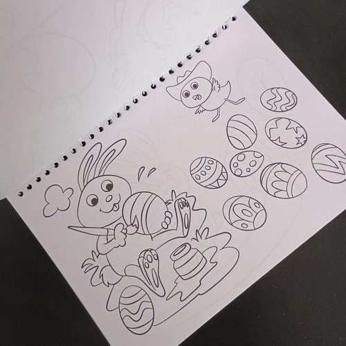 Drawing pad used with 19 designs and 12 mini crayons