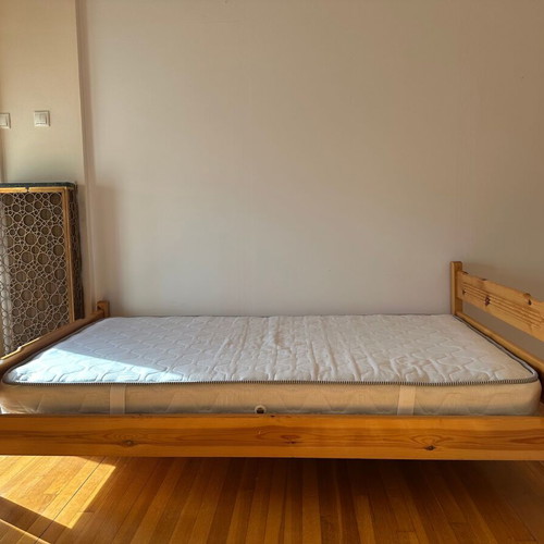 Bed made of solid oak wood with slats and mattress, like new