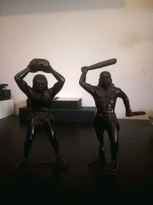 Set of 2 plastic Vindats figures used