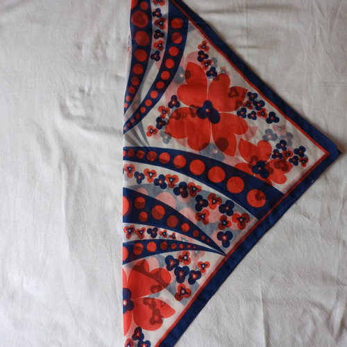Vintage style scarf like new with geometric and floral pattern
