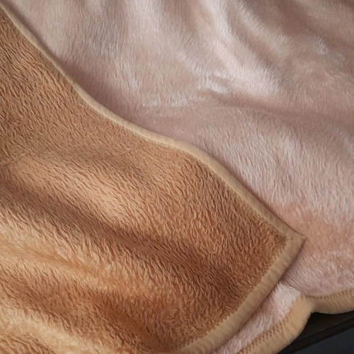 Kril blanket used, warm thin, yellow and brown