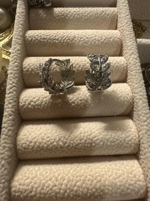 Mini Hoops Earrings with Leaf Pattern like new, silver steel