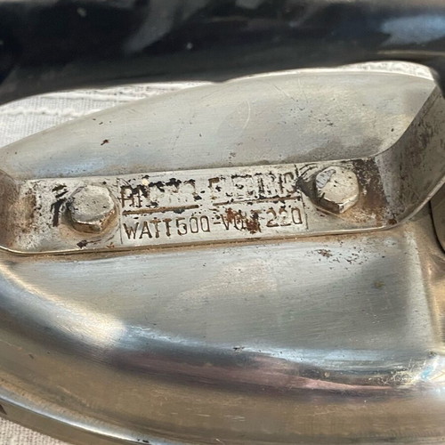 Old electric iron used 500W with black handle