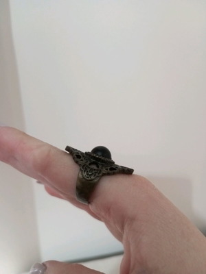 Ring black used with impressive stone