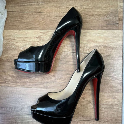 Christian Louboutin γόβες μεταχειρισμένες, μέγεθος 38.5, μαύρες
