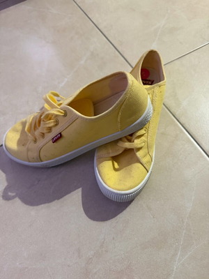 Lee sneakers new, size 38, yellow