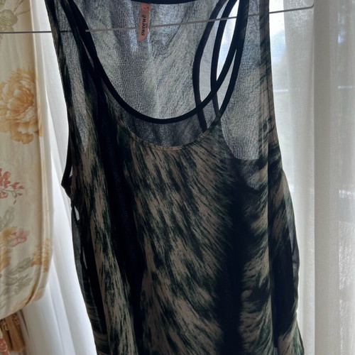 Sweewe Paris asymmetrical sleeveless top like new, black animal print
