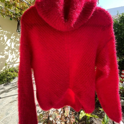 Red pullover like new, soft, size S