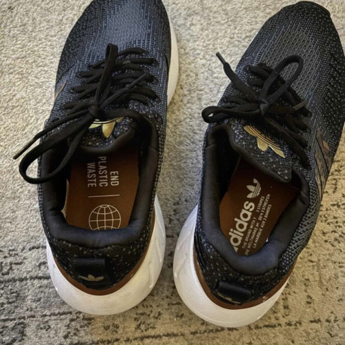 Adidas Run 70 athletic shoes new, size 39.5, black-white