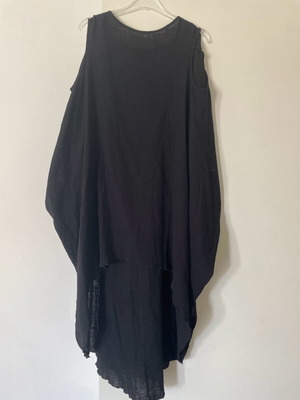 Blouse Lotus Eaters black like new, wide top with longer back
