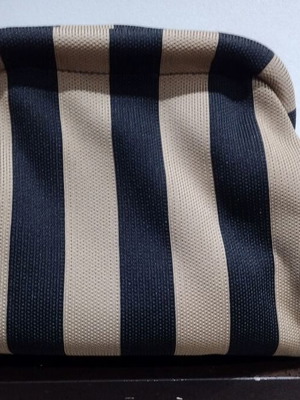 Clutch χειρός καινούργιο, μαύρο και μπεζ, 17x30