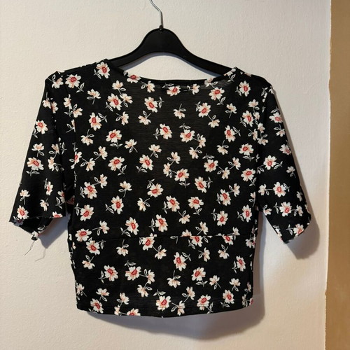 Black floral top like new with buttons