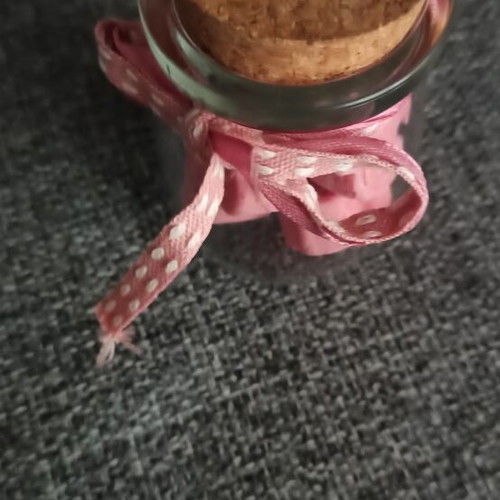 Glass vase with 6 aromatic soaps like new