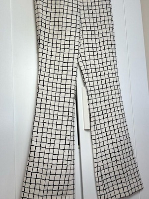 Zara pants size XS high-waisted like new, black and white