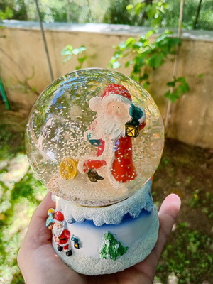Musical snow globe
