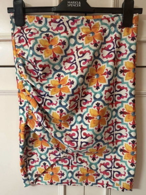 Chic Mess mini skirt like new, broken white with orange floral tribal print