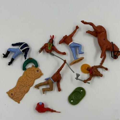 Vintage western toy parts used, Indian figures, soldiers and horse