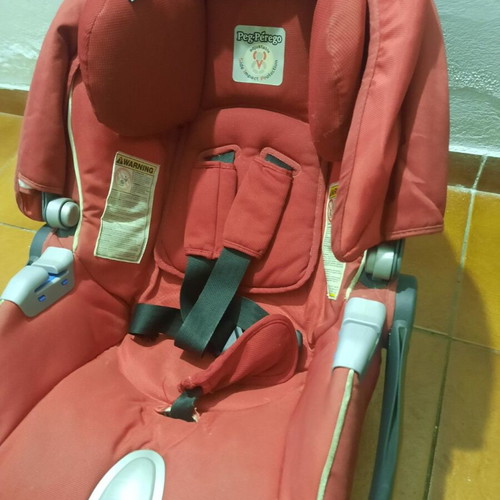 Peg Perego Primo Viaggio Tri-Fix car seat with ISOFIX base 0+1, red