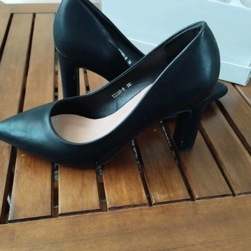 Black pumps new, size 36
