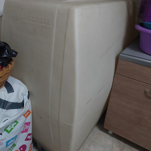 Oil tank 800 liters like new with some oil inside