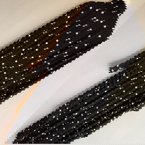 Рокля Paris Atelier & Other Stories черна на точки нова с етикет