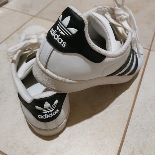 adidas"