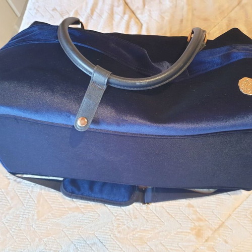 Travel bag Vince Camuto like new, navy blue shoulder