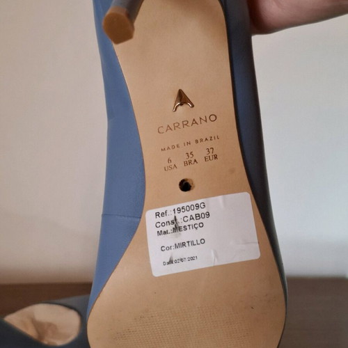 Carrano pumps like new, size 37, turquoise